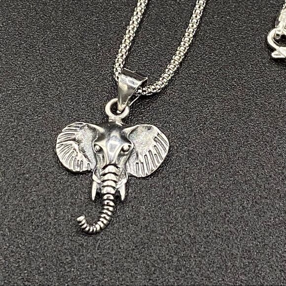 Solid Sterling Silver Elephant Head Pendant on Italian Popcorn Chain Necklace - Picture 3 of 5